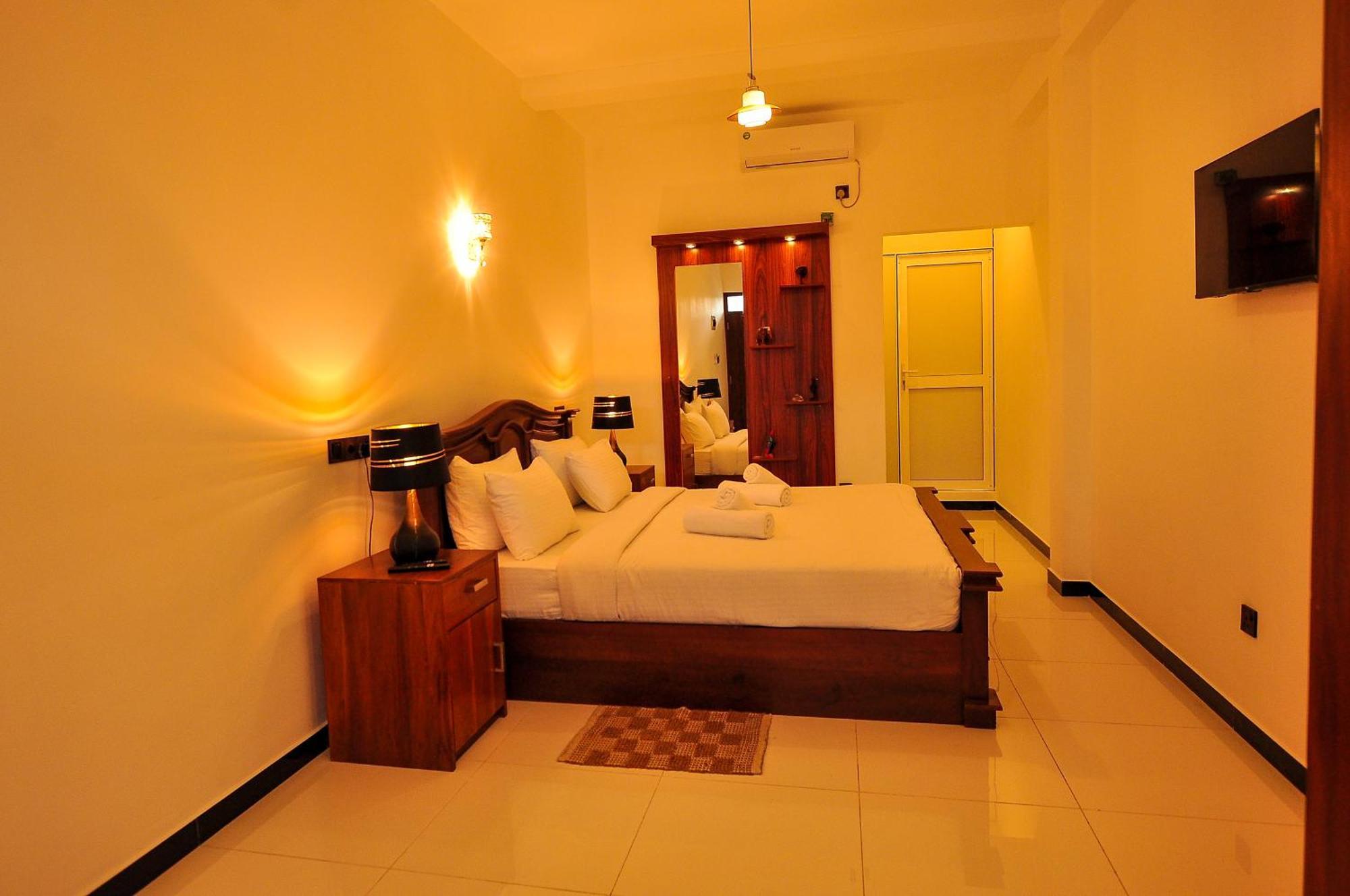 Sachinro Hotel Mirissa Buitenkant foto
